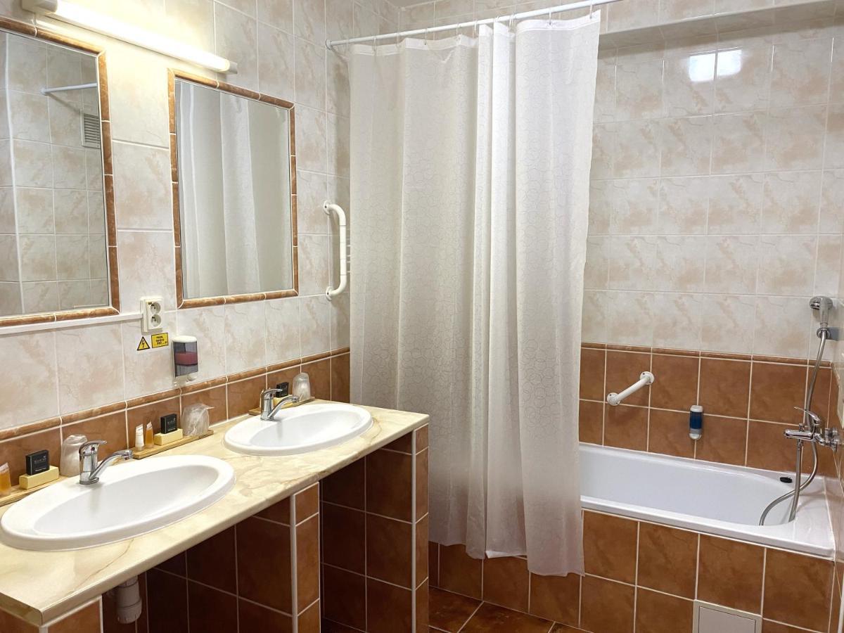 Hotel Barónka Bratislava Bagian luar foto